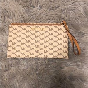 Michael Kors Wristlet wallet